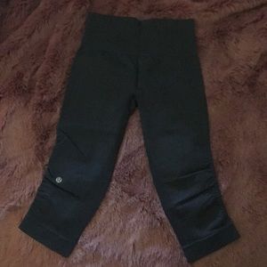 Grey lululemon crop leggings
